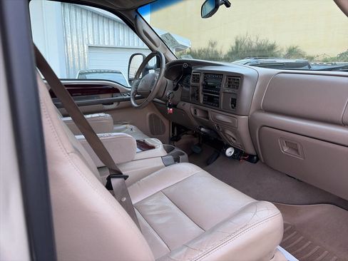 Used 2004 Ford Excursion Limited image 9