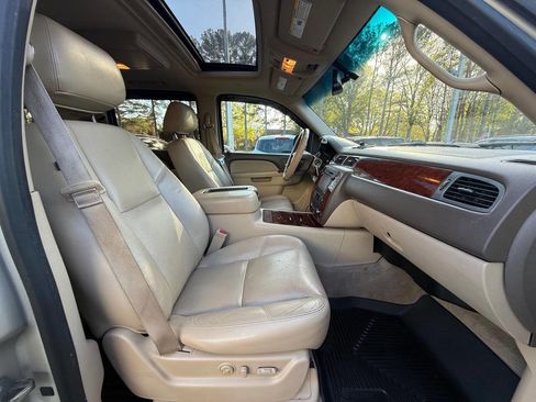 Used 2013 Chevrolet Suburban LTZ image 9