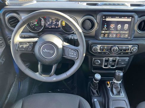 Used 2023 Jeep Wrangler Unlimited w/ Sun & Screen Package image 30