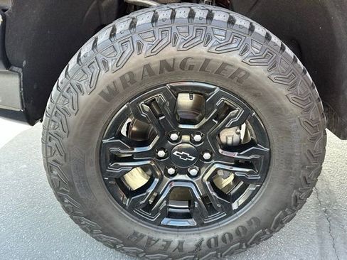 Certified 2024 Chevrolet Silverado 1500 ZR2 w/ Technology Package AWD/4WD image 32