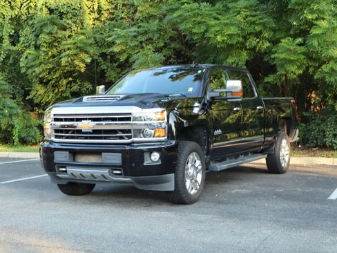 Used 2018 Chevrolet Silverado 2500 High Country w/ Duramax Plus Package AWD/4WD image 5