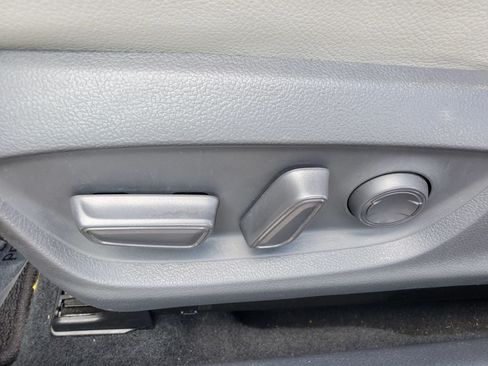 Used 2018 Toyota Camry SE w/ Convenience Package FWD image 43