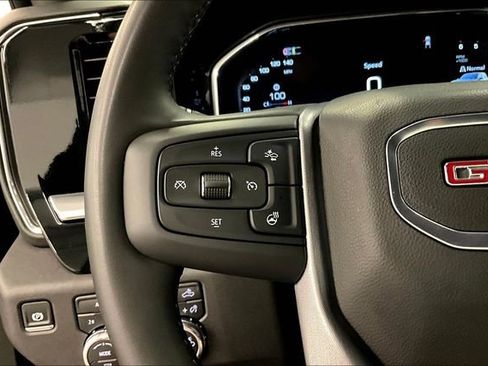 Used 2025 GMC Sierra 1500 SLE w/ Preferred Package AWD/4WD image 25