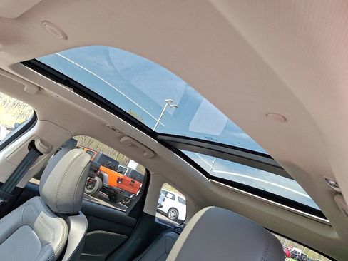 Used 2024 Lincoln Corsair AWD w/ Equipment Group 101A image 15