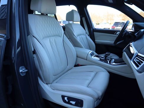 Used 2023 BMW X5 M50i w/ Executive Package image 9