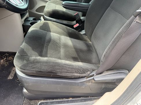 Used 2016 Dodge Grand Caravan American Value Package w/ UConnect Hands-Free Group FWD image 17
