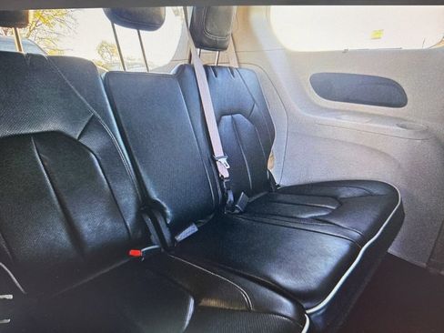 Used 2023 Chrysler Pacifica Limited image 17