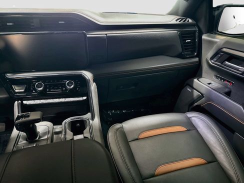 Used 2024 GMC Sierra 1500 AT4 w/ Technology Package AWD/4WD image 27