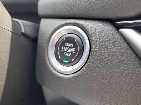 Used 2024 Cadillac XT4 Premium Luxury image 28