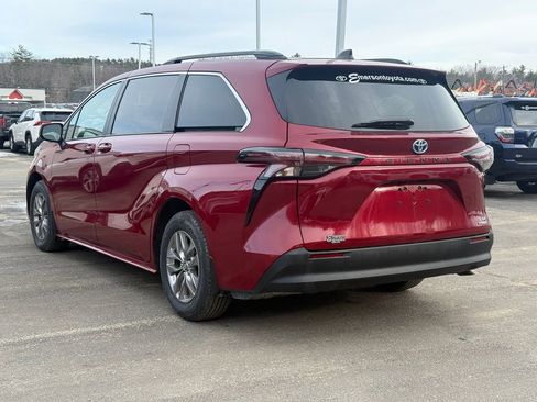 Certified 2023 Toyota Sienna LE image 3