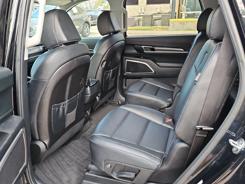 Used 2025 Kia Telluride S FWD image 28