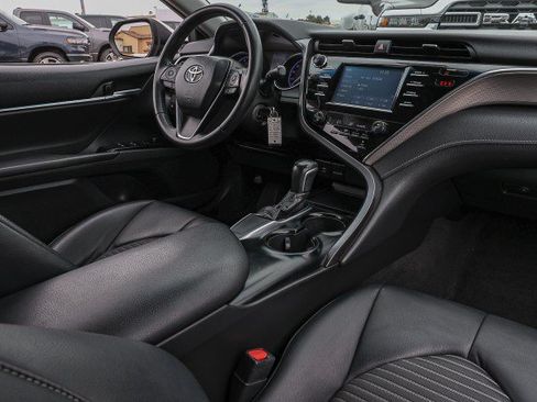 Used 2018 Toyota Camry SE FWD image 32