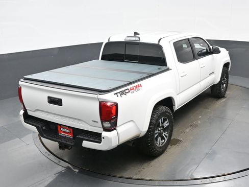 Used 2018 Toyota Tacoma TRD Sport image 40