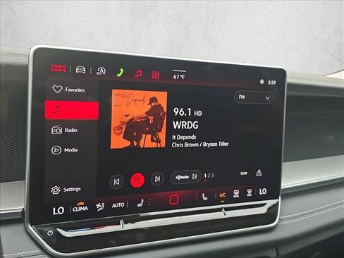 New 2026 Volkswagen Tiguan SE FWD image 17