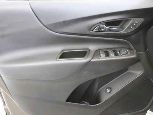 Used 2023 Chevrolet Equinox LT FWD image 22