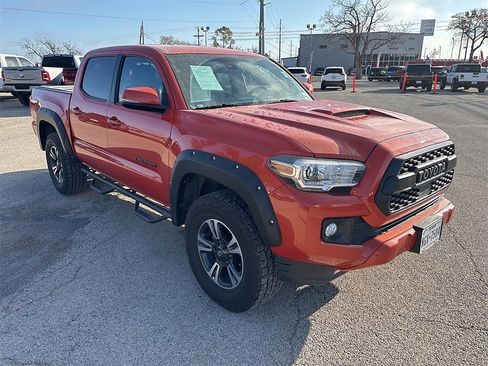 Used 2018 Toyota Tacoma 2WD Double Cab image 3