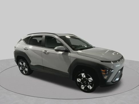 Used 2024 Hyundai Kona SEL AWD/4WD image 2