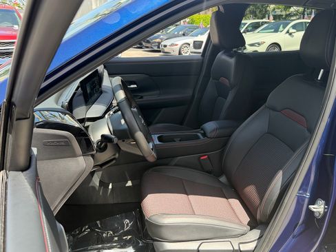 Certified 2025 Nissan Kicks SR FWD image 9