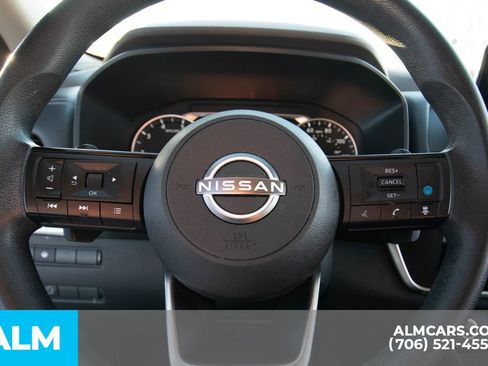 Used 2023 Nissan Rogue SV image 11