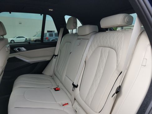 Used 2025 BMW X5 sDrive40i w/ Executive Package RWD image 11