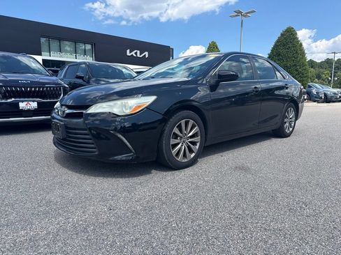 Used 2016 Toyota Camry XLE FWD image 2