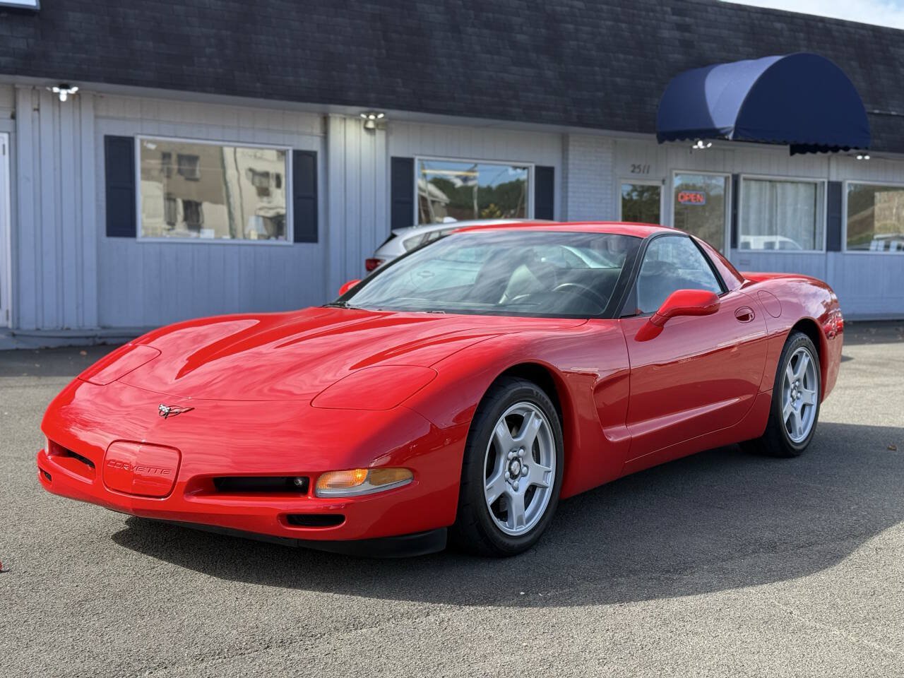 Used 1999 Chevrolet Corvette Coupe RWD image 4