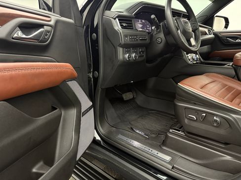 Used 2023 GMC Yukon XL Denali Ultimate w/ LPO, Floor Liner Package AWD/4WD image 19
