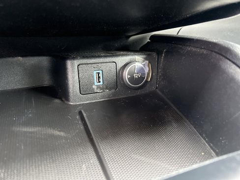 Used 2020 Ford Escape SE image 32