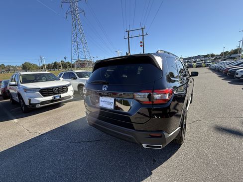 New 2025 Honda Pilot Sport image 11