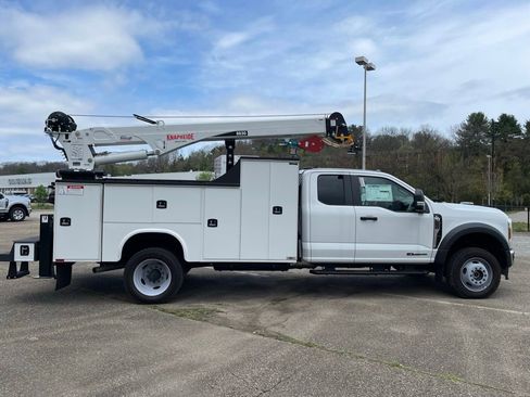 New 2025 Ford F550 4x4 Supercab Super Duty image 12