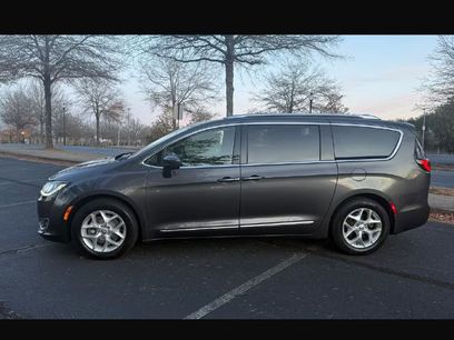 Used 2018 Chrysler Pacifica Touring-L w/ Tire & Wheel Group