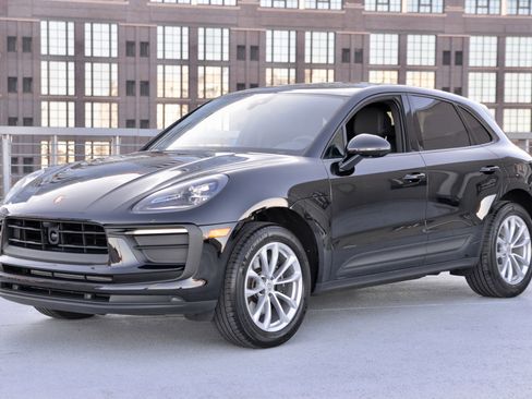 Certified 2025 Porsche Macan image 1