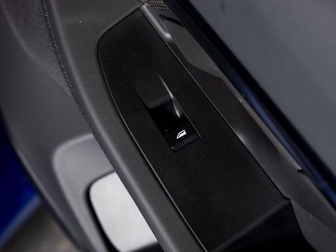 Used 2025 BMW M5 w/ Carbon Package image 69