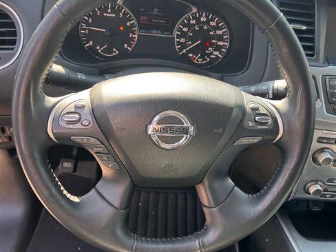 Used 2019 Nissan Pathfinder SL image 5