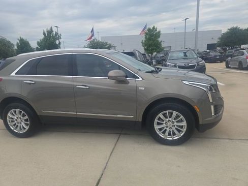 Used 2019 Cadillac XT5 FWD image 2