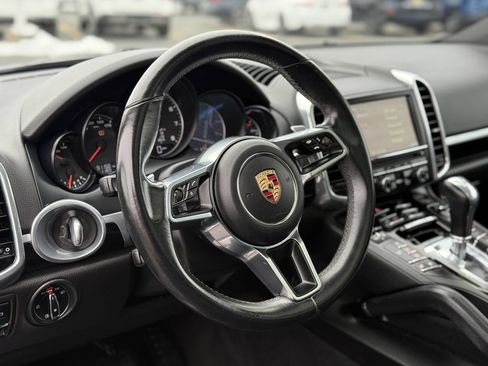 Used 2016 Porsche Cayenne image 25