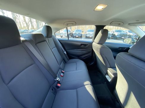 Used 2025 Toyota Corolla LE image 28