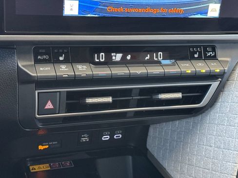 Used 2025 Toyota Camry XLE FWD image 23