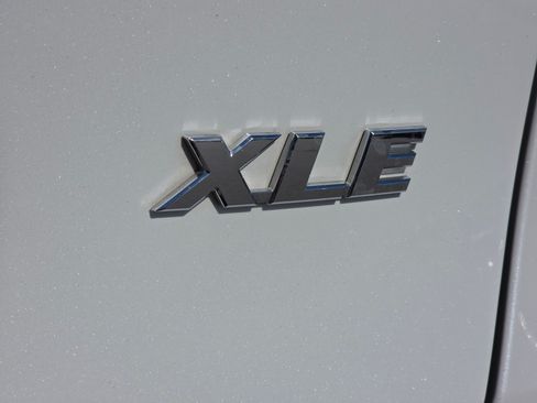Used 2023 Toyota RAV4 XLE Premium FWD image 5