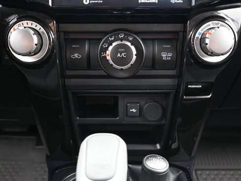 Used 2024 Toyota 4Runner TRD Off-Road Premium AWD/4WD image 37