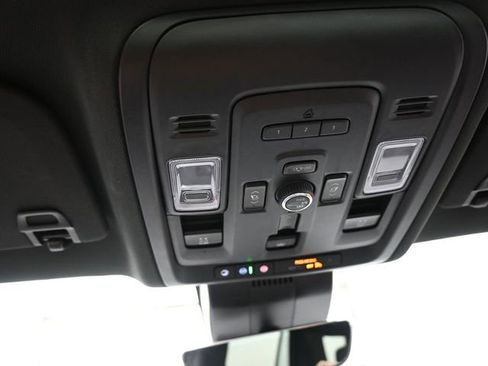 Used 2024 Chevrolet Tahoe Premier w/ Premium Package AWD/4WD image 12