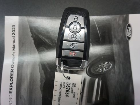 Used 2023 Ford Explorer Limited w/ Limited Technology Package RWD image 19
