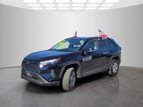 Used 2025 Toyota RAV4 XLE AWD/4WD image 8