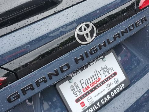 New 2026 Toyota Grand Highlander Platinum AWD/4WD image 9