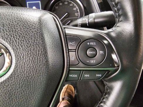 Used 2021 Toyota Camry SE FWD image 12
