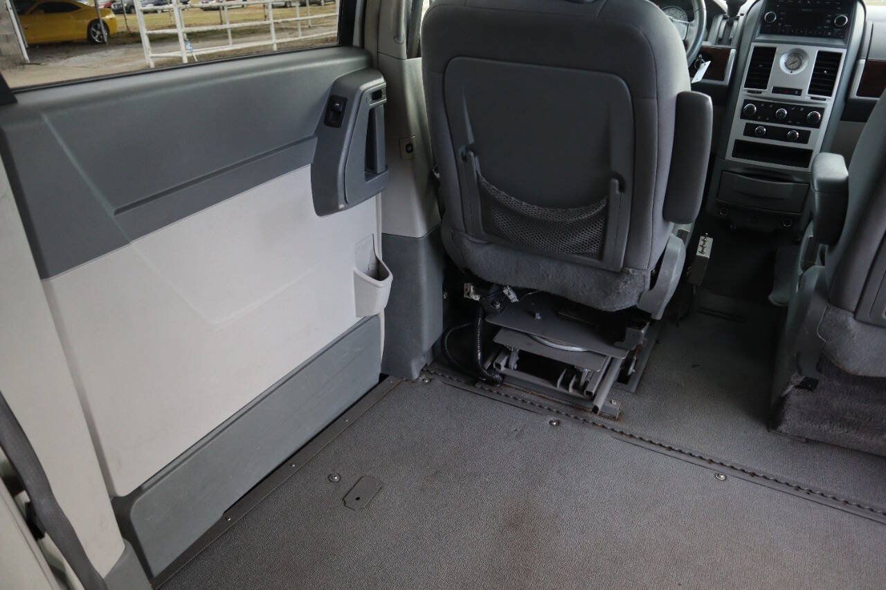 Used 2010 Chrysler Town & Country Touring FWD image 25