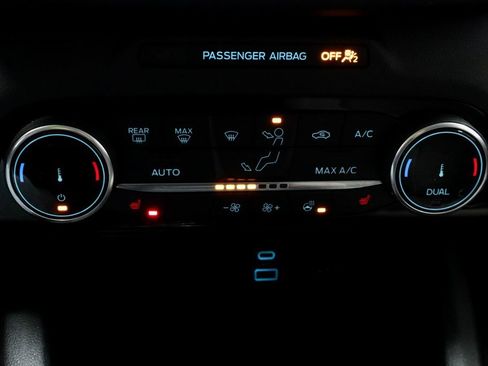 Certified 2022 Ford Escape SE w/ SE Sport Appearance Package image 30