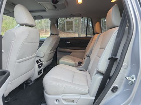 Used 2021 Honda Pilot Touring image 13