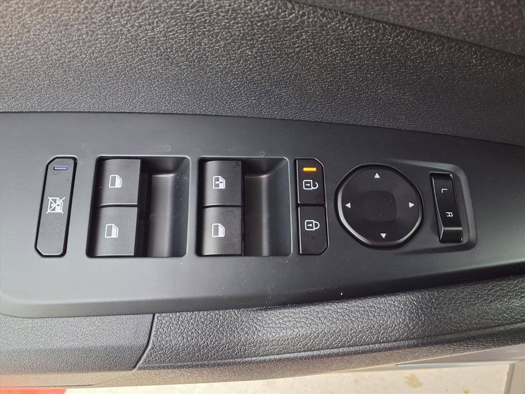 Certified 2026 Kia Sportage LX FWD image 11