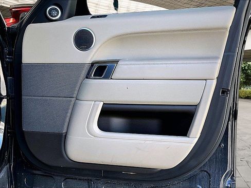 Used 2016 Land Rover Range Rover Sport HSE image 17